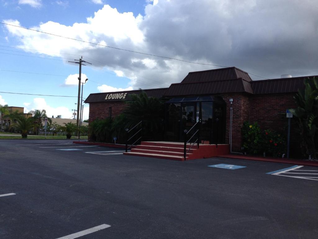 Americas Best Value Inn North Port Esterno foto
