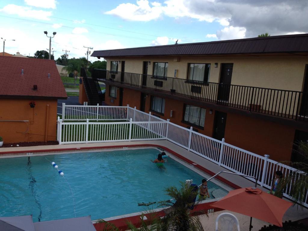 Americas Best Value Inn North Port Esterno foto