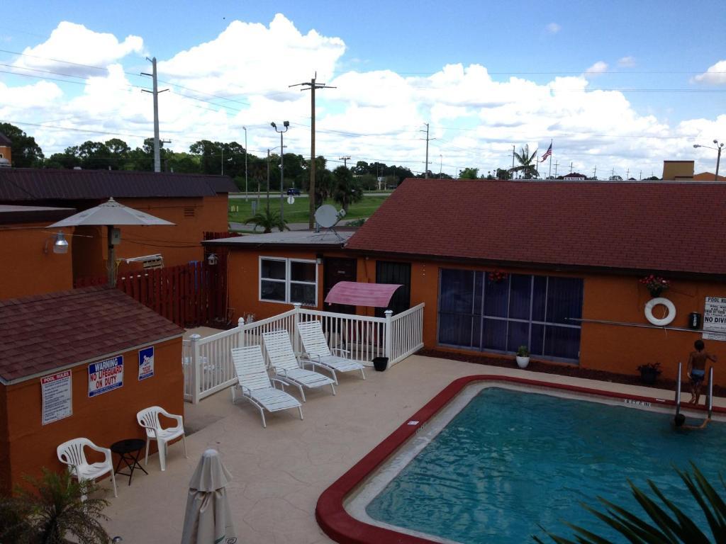 Americas Best Value Inn North Port Esterno foto