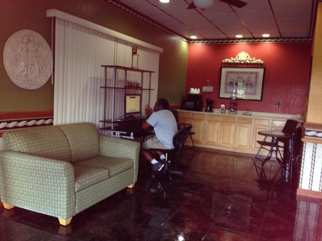 Americas Best Value Inn North Port Esterno foto