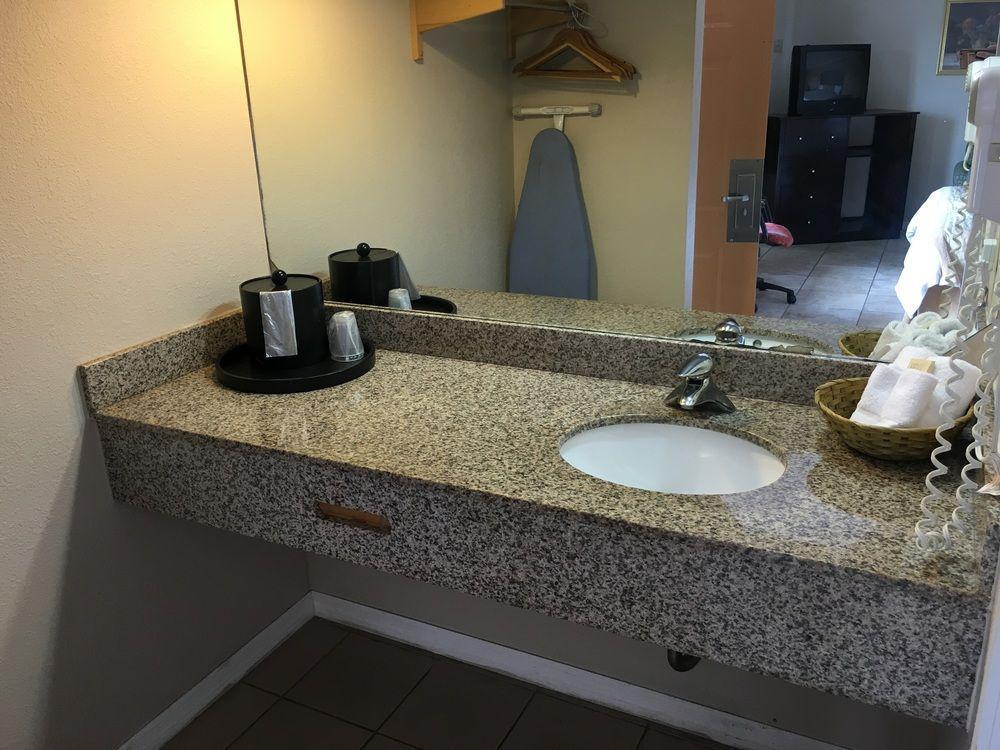 Americas Best Value Inn North Port Esterno foto