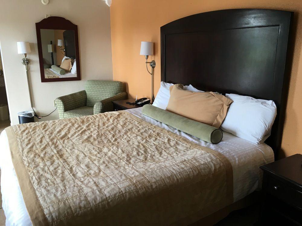 Americas Best Value Inn North Port Esterno foto